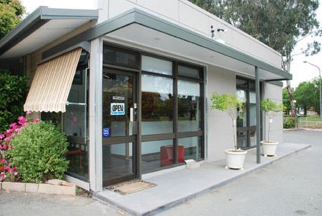Red Cedars Motel Canberra Exterior photo