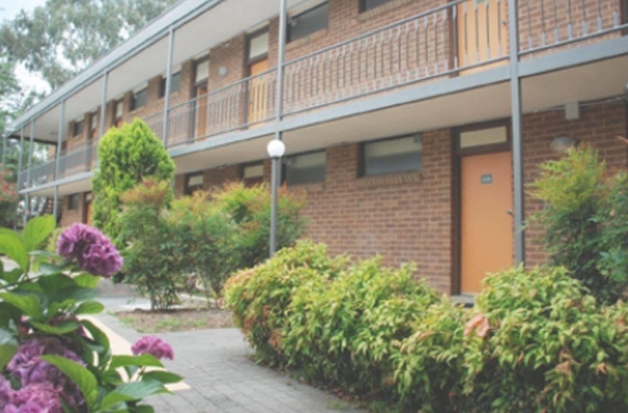 Red Cedars Motel Canberra Exterior photo